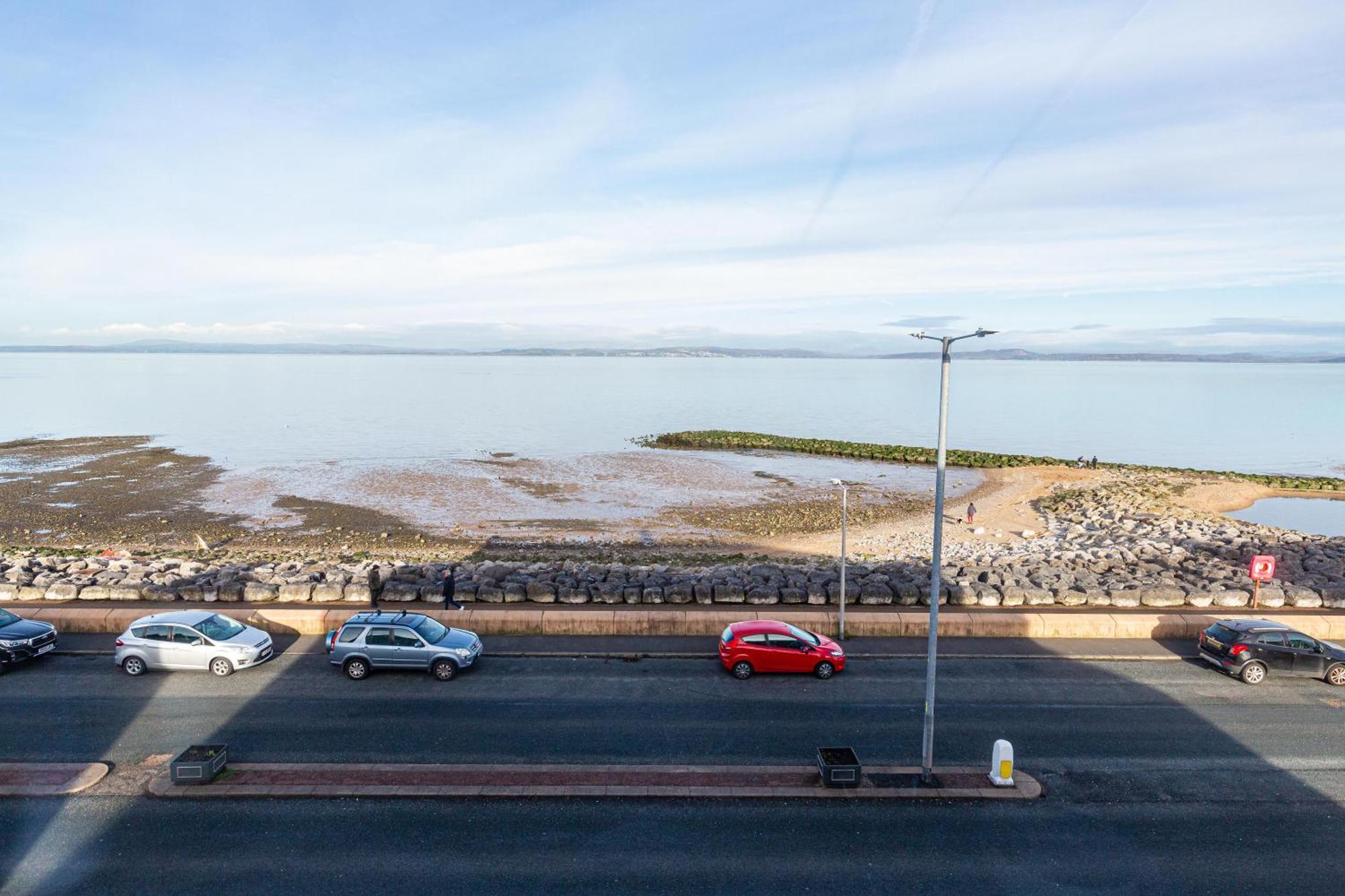 Seafront Apartment - Sleeps 6 - Gateway To The Lake District - Brand New Morecambe Exterior photo